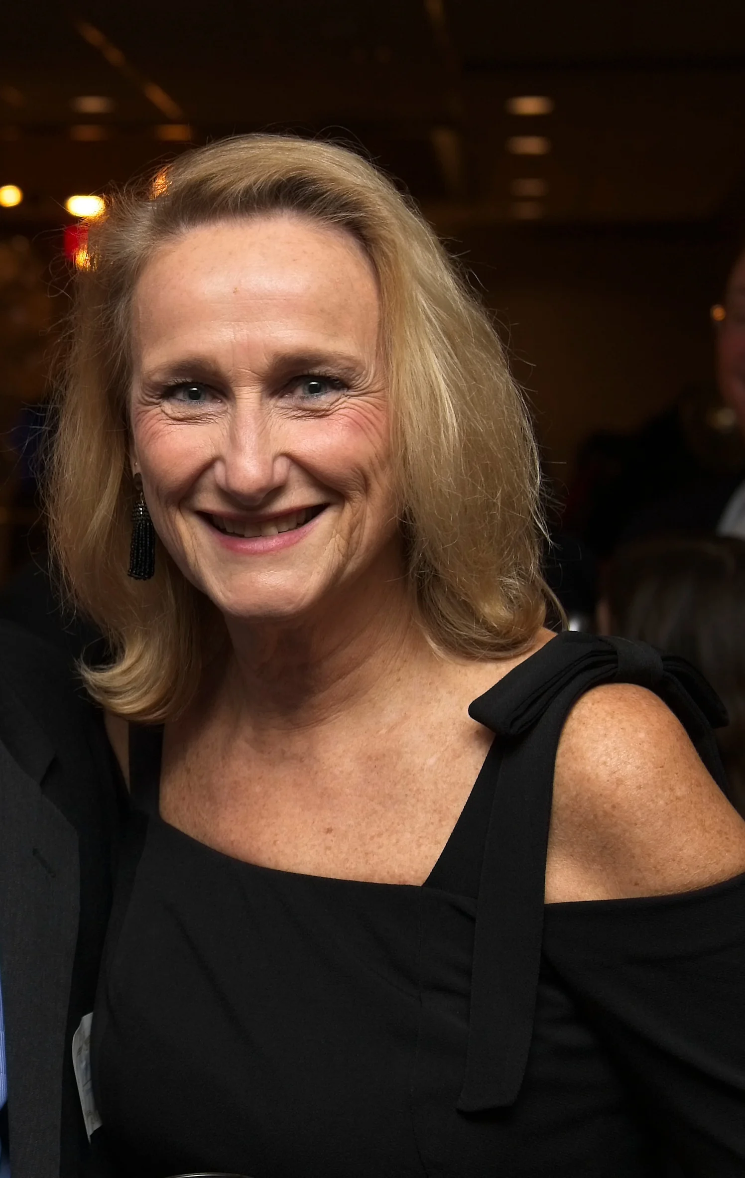 Elizabeth Shannon headshot.