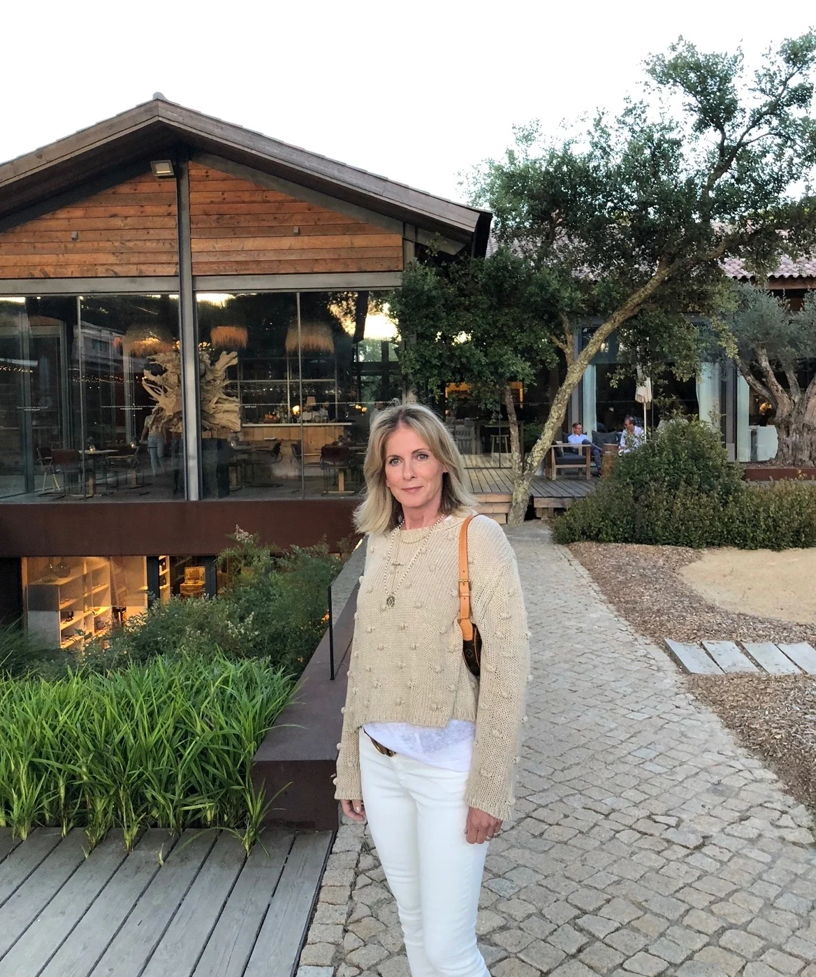 Joan Kross headshot.