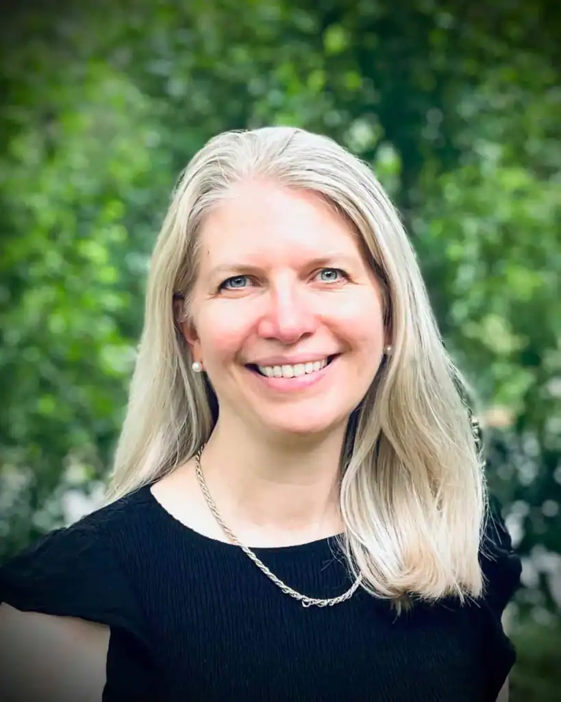 Leslie Nelson headshot.
