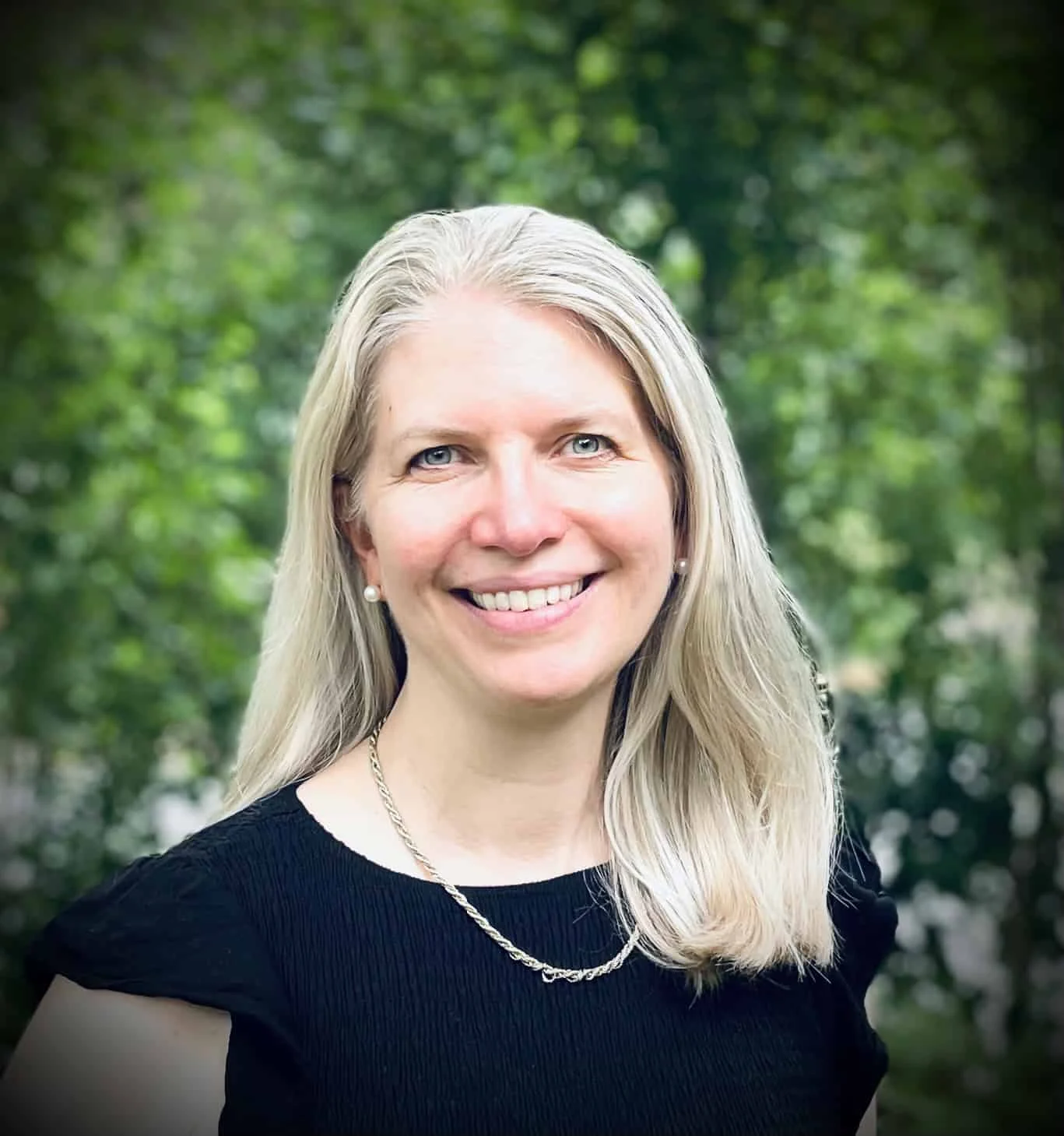 Leslie Nelson headshot.